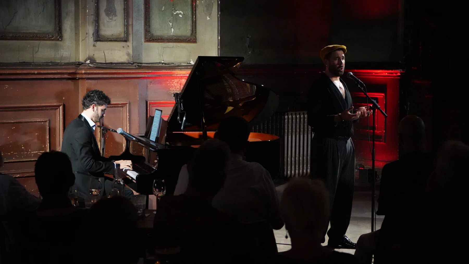 Rolando Guy singing with Gastón Efficace at the piano